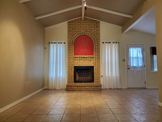 Building Photo - Eastside home for rent