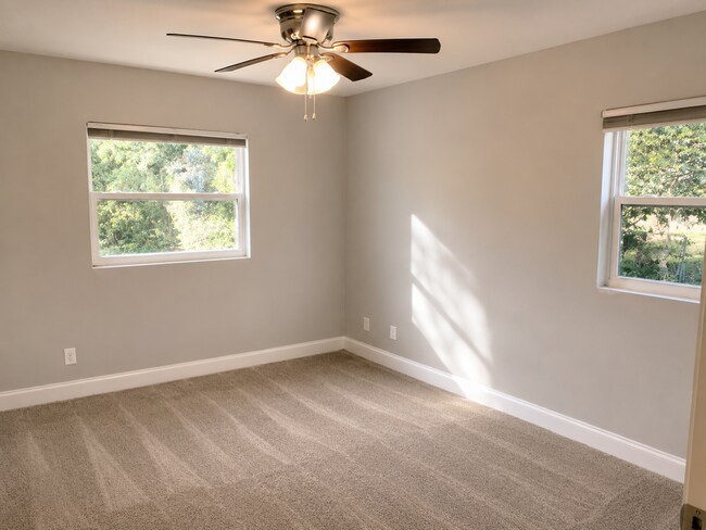 Building Photo - Recently renovated home in great neighborhood close to schools, parks, and shopping