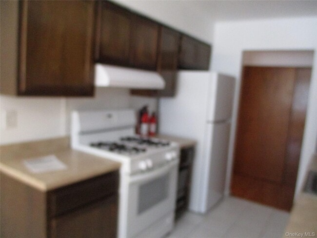 Building Photo - 7 E Lawrence Park Dr