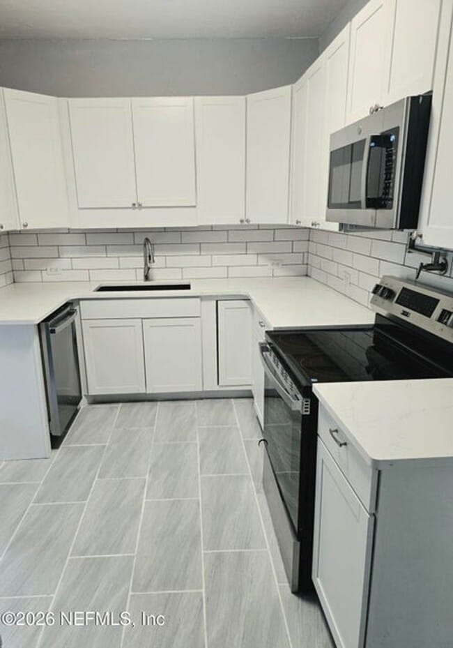 Building Photo - Fully Renovated 3BR/2.5BA Home – Move-in Ready!