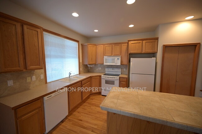 Building Photo - 2 bed 2 bath, in Sequim