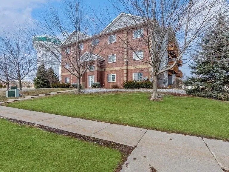 Building Photo - 2300 Westlake Rd