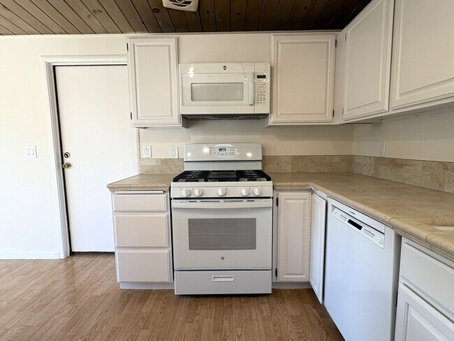 Building Photo - Charming Palo Alto Home with Beautiful Landscaping!