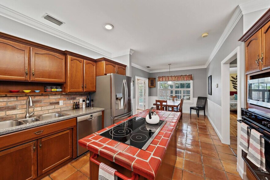 Building Photo - 13655 Jonquil Pl