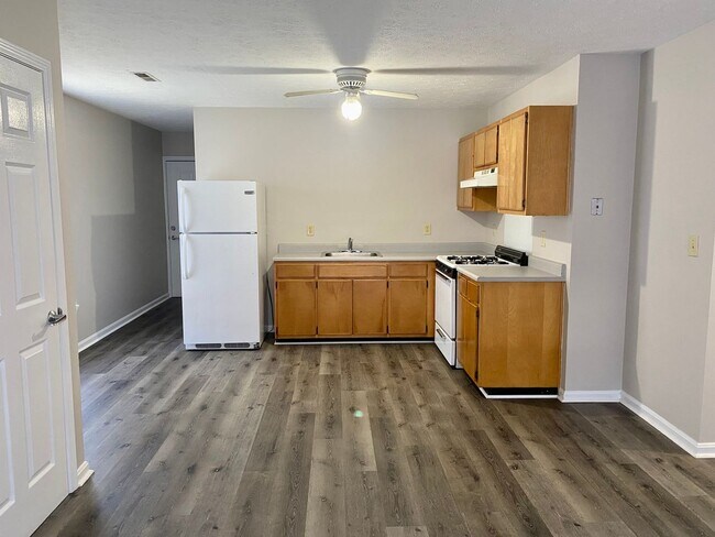 Building Photo - Second floor two bedroom apartment in Port...