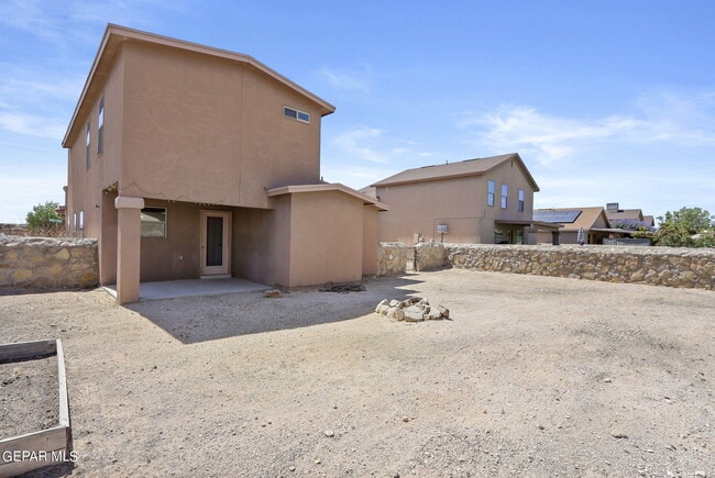 Building Photo - 2300 Glitter St