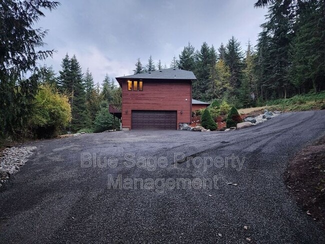 Building Photo - 1965 Baker View Dr