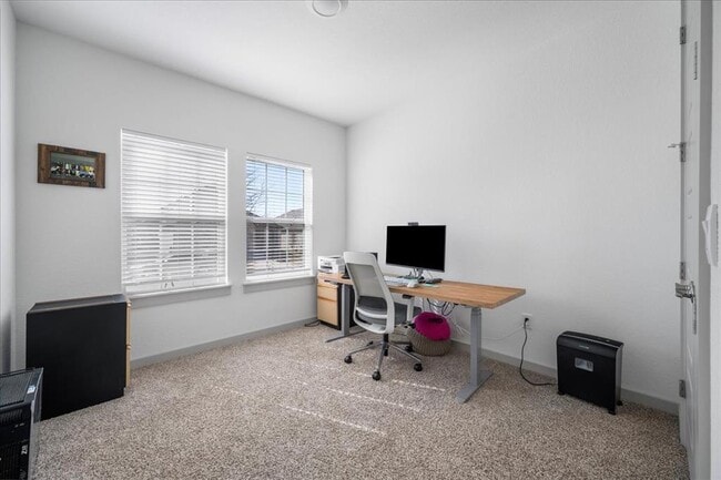 Building Photo - 420 Deerpath St