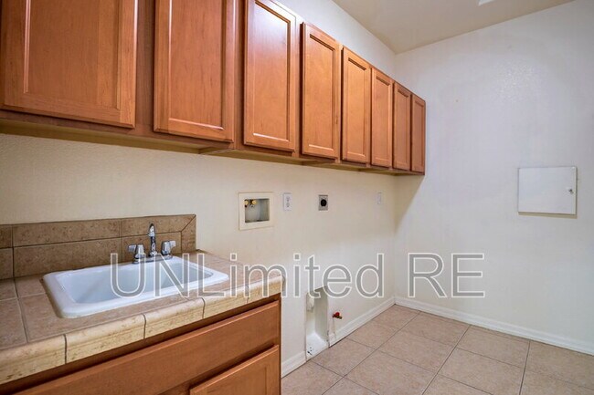Building Photo - 4926 Mesa Blanca Way