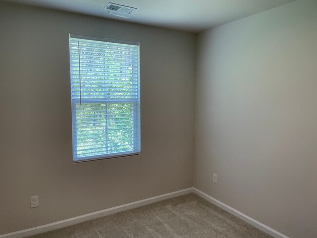 Building Photo - B1644