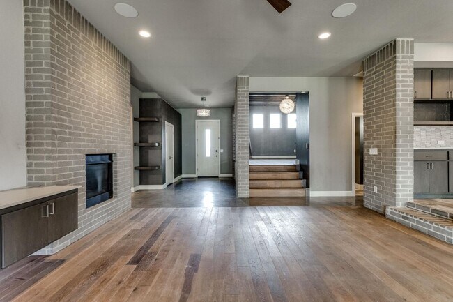 Building Photo - 2125 Heavenly Dr