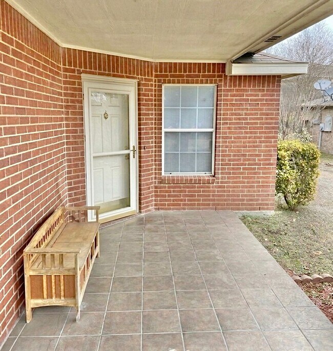 Building Photo - AVAILABLE BEGGINING OF MAY; APPLY TODAY ON OUR WEBSITE!!!