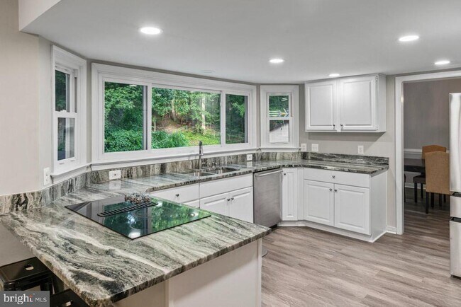 Building Photo - 2320 Harpoon Dr