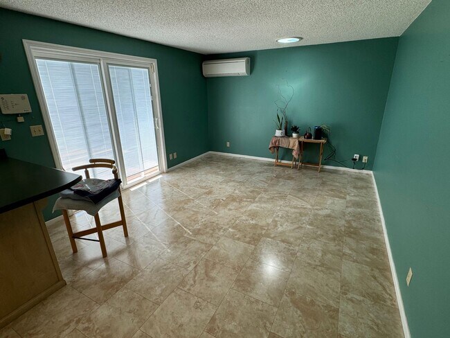 Building Photo - 3 Bedroom House off Harlow Rd.