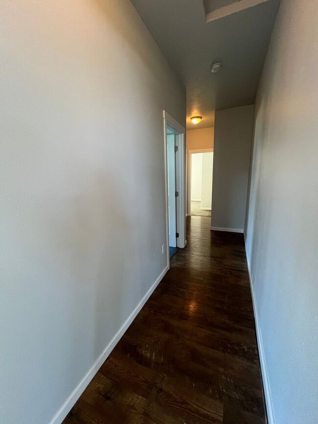 Building Photo - Beautiful Hilltop Country Home with Stunning Views