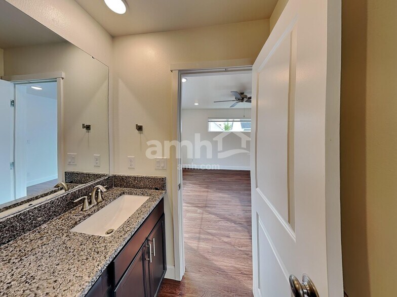 Building Photo - 33064 Eagle Peak Ln