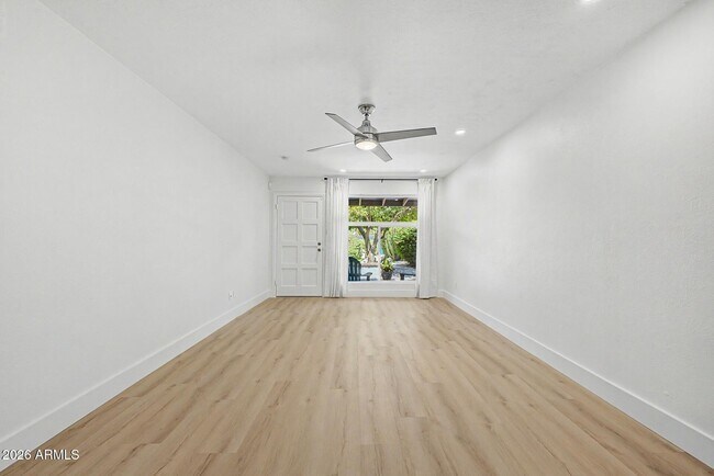 Building Photo - 2727 E Montecito Ave