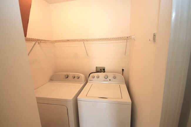 Building Photo - Charming 1-Bedroom Spacious Retreat in Bra...