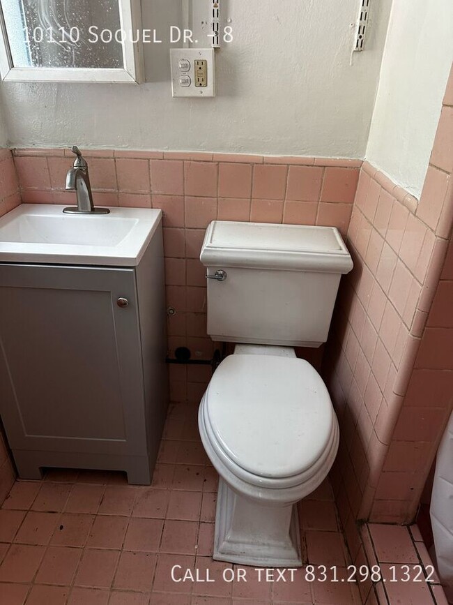 Building Photo - 10110 Soquel Dr