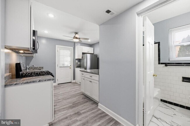 Building Photo - 4029 Grant St NE