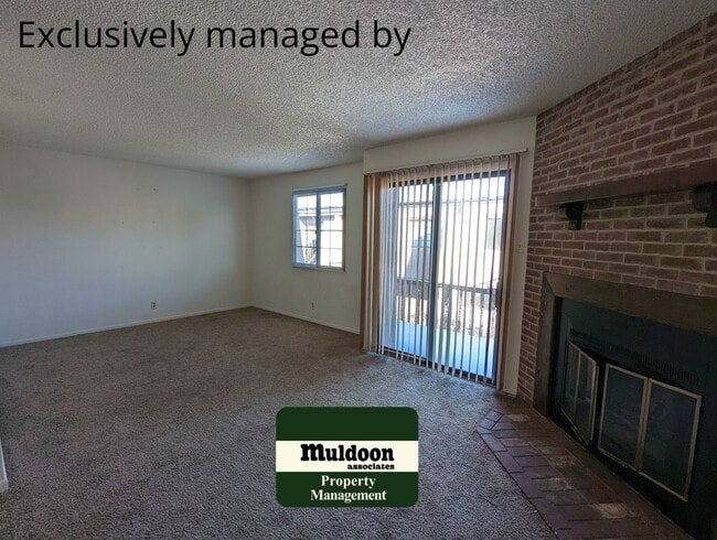 Building Photo - Cute Low Maintenance Living Pet Friendly Condo!