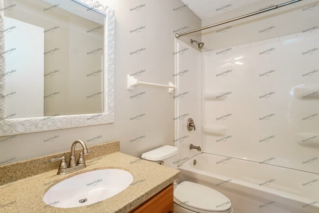 Building Photo - 2585 Fox Trail Dr