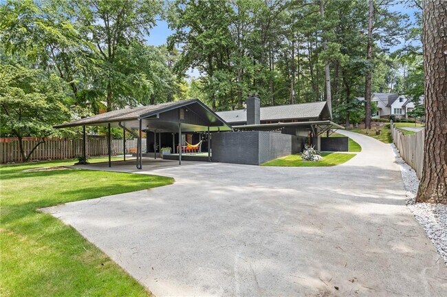 Building Photo - 3252 W Roxboro Rd NE