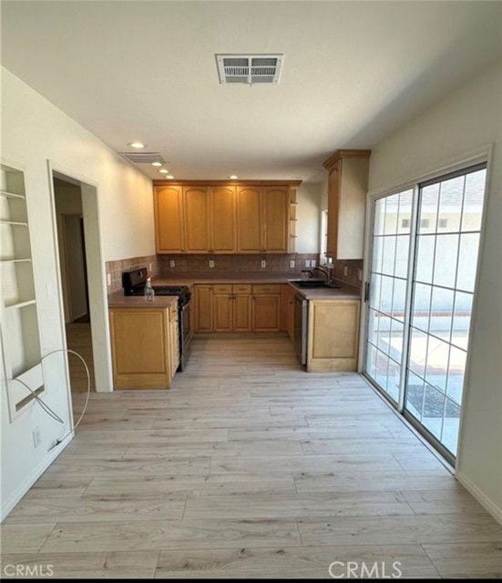 Building Photo - 422 E 18th St