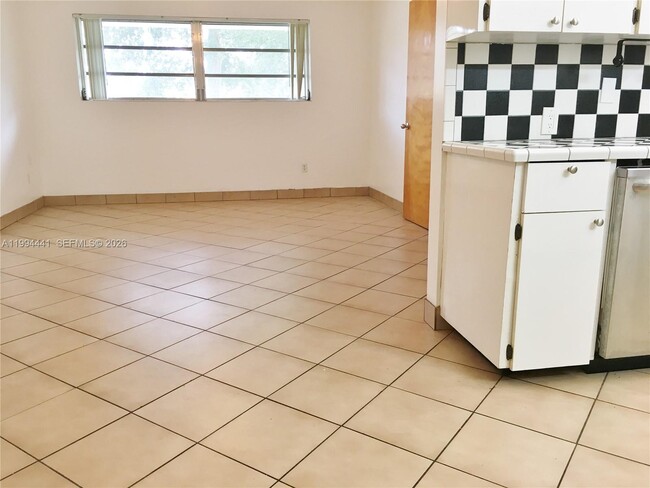 Building Photo - 5831 SW 62nd St