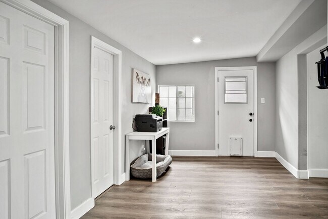 Building Photo - 4 Bed | 2.5 Bath Home in Spring Valley with Detached Office Suite!