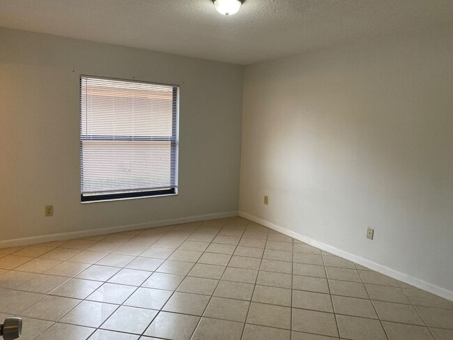 Building Photo - Winter Garden 2 Bedroom 2 Bath home