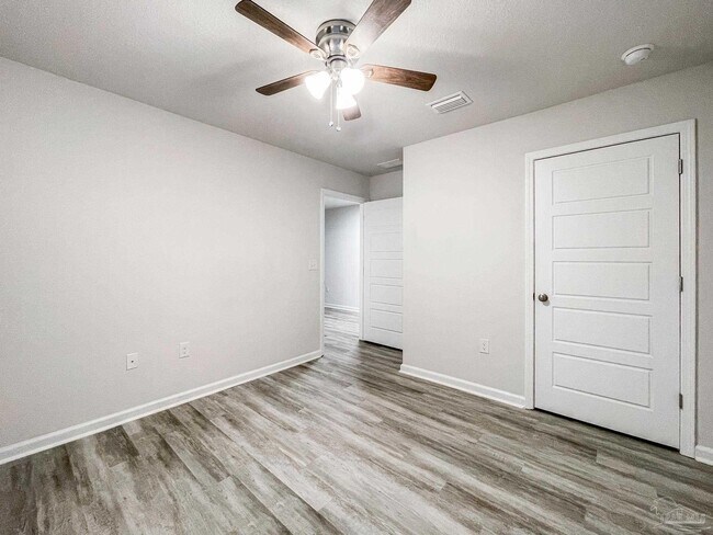 Building Photo - 9627 Angel Oak Dr