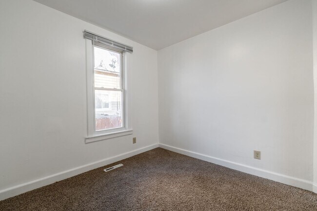 Building Photo - 5432 23rd Ave