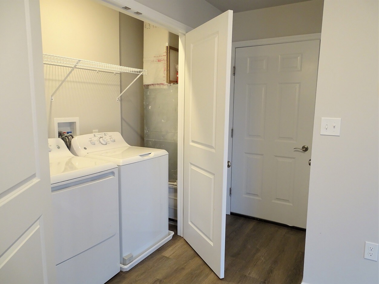 Building Photo - 14 Cobblestone Ct