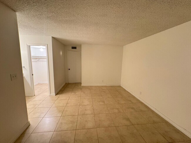 Building Photo - 10821 N Military Trl