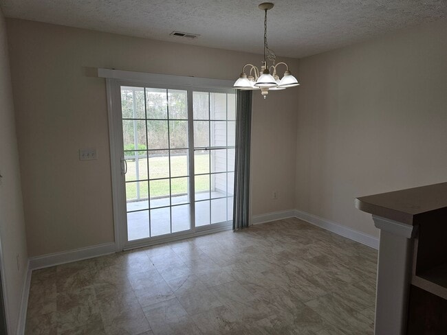 Building Photo - Beautiful 3 bedroom, 2 bath duplex with two car garage. - NO PETS