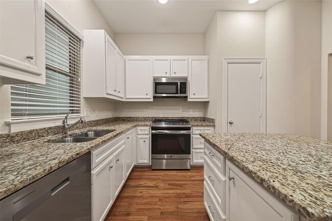 Building Photo - 11504 Main Pine Dr