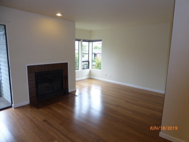 Building Photo - Remodeled 2 Bed 1.75 Bath Condo in Capitol...