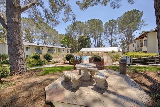 Building Photo - 1 BR 1 BA Condo in Encinitas, Gated Comple...