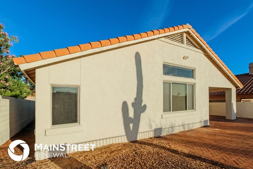 Building Photo - 11151 N Desert Flower Dr