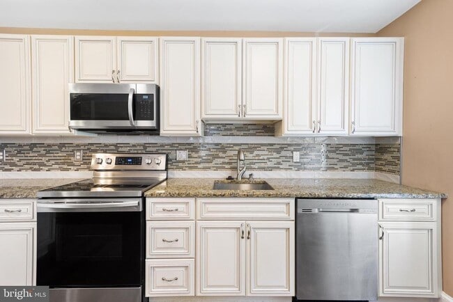 Building Photo - 1011 Clifton Ave