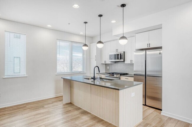 Building Photo - 3101 W 47th Ave