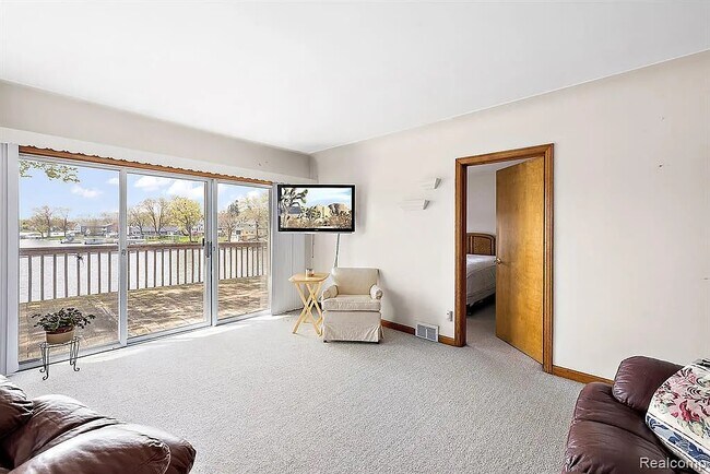 Building Photo - 3819 Island Park Dr