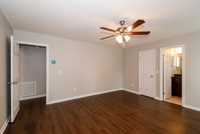 Building Photo - 11544 Oak Park Dr