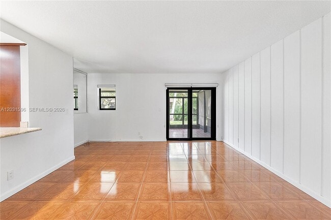 Building Photo - 398 Fern Dr