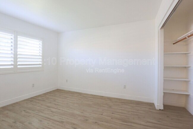 Building Photo - 951 E Leeward Ln