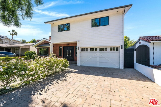 Building Photo - 4239 McFarlane Ave