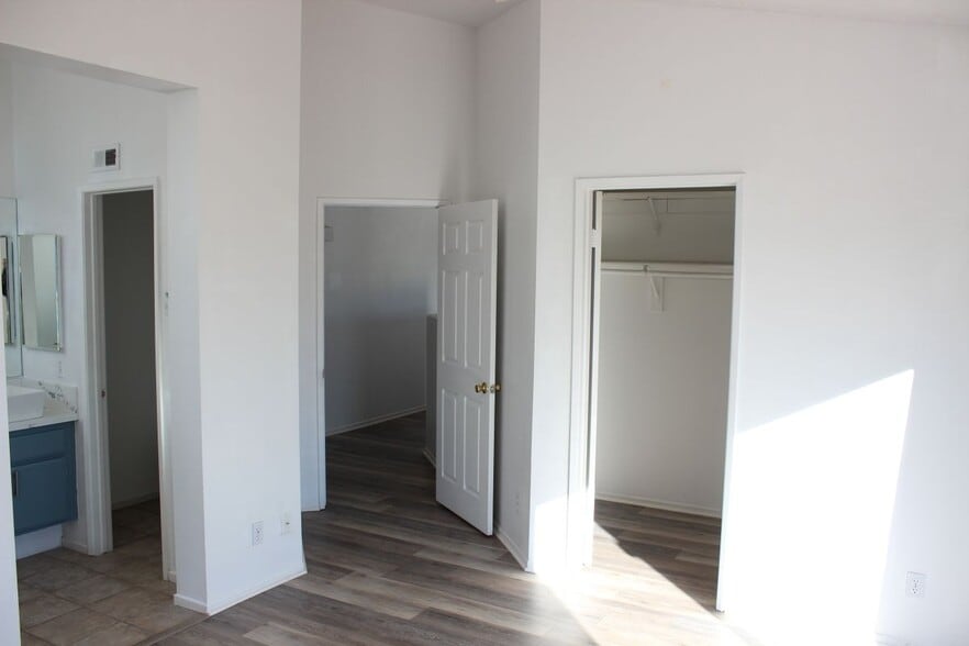 Building Photo - 44762 Shadowcrest Dr