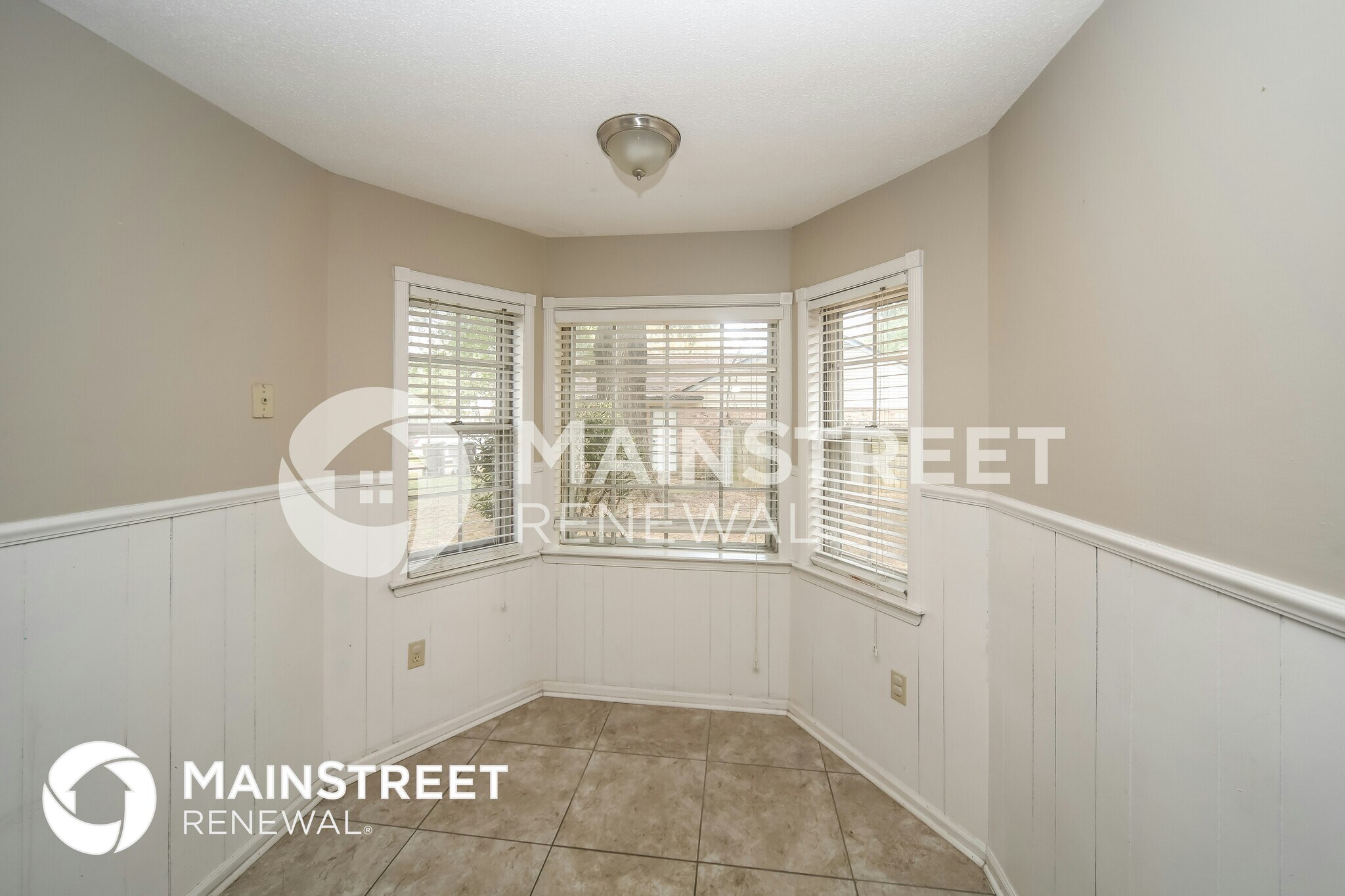 Building Photo - 3084 Kemper Dr