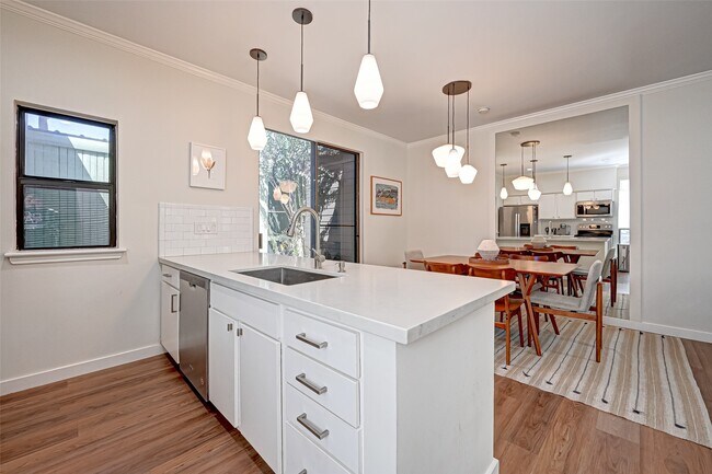 Building Photo - 1201 McDuffie St